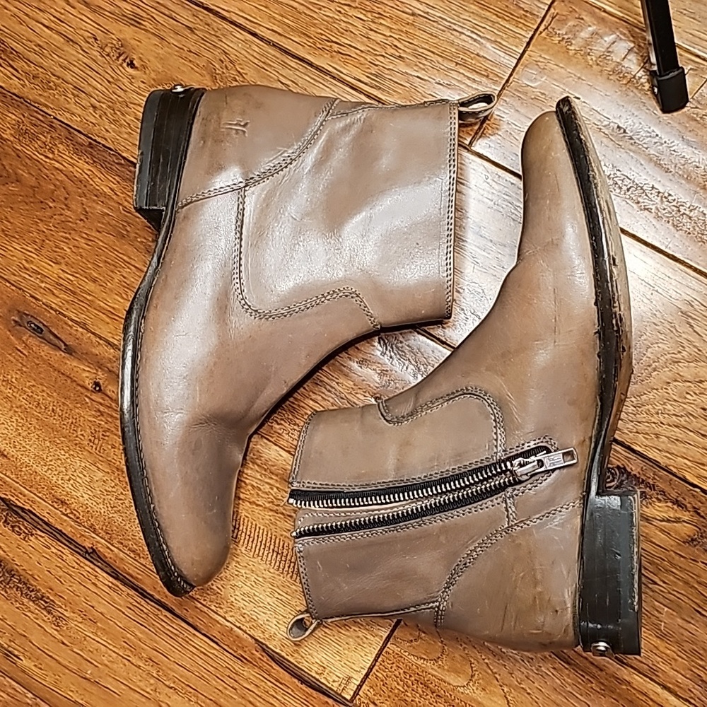 Frye women's Danielle short boot bootie 3475698 Grey gray brown 10 B